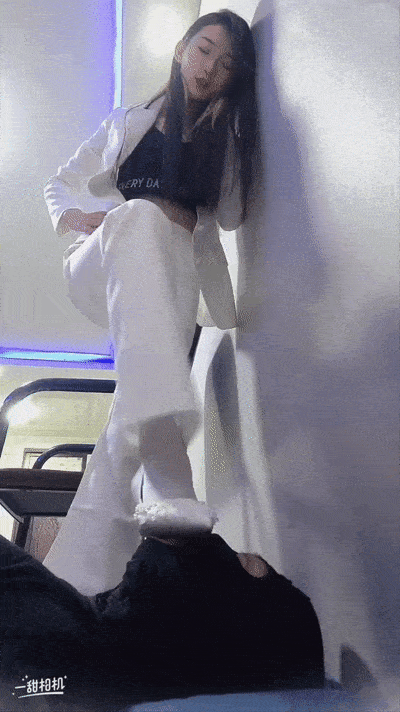 065857svvjqbav5h3i5i3j.gif