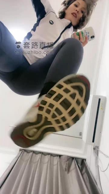 114624vilhbbllz4b7bw7l.jpg