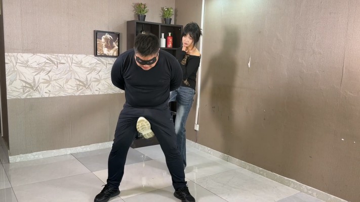 102005kl2xft7f72e7xtx7.jpg