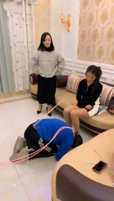 公公惨遭儿媳儿女欺负