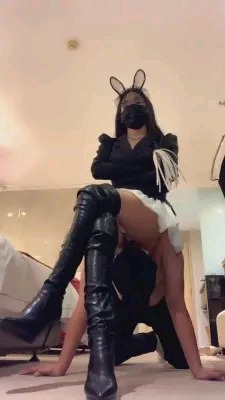 苏老师S女王靴子骑马