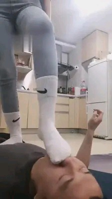 久瑶女神S闪松居然偷我袜子